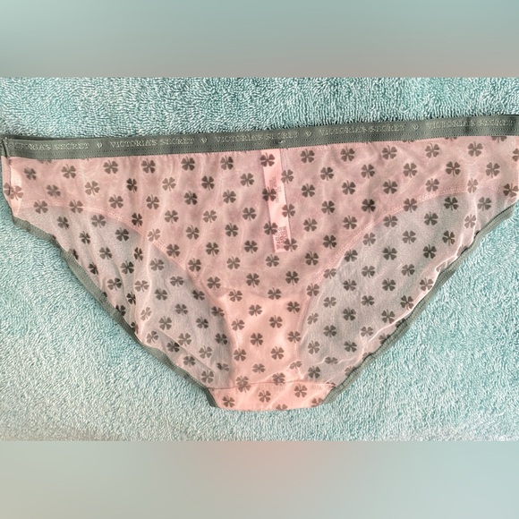 Victoria’s Secret mesh clover bikinis, size M. NWOT. - Picture 2 of 4